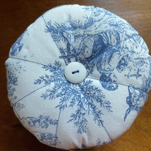 Peterboro Basket Co 5" Round Basket with Swing Handle and Lid - Picture 6 of 11